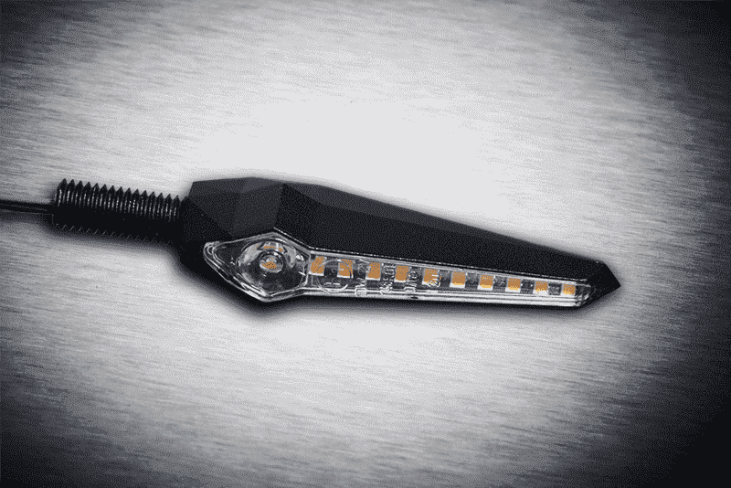 Kellermann Axera DF LED-Motorradblinker in Seitenansicht mit Anschlusskabel
